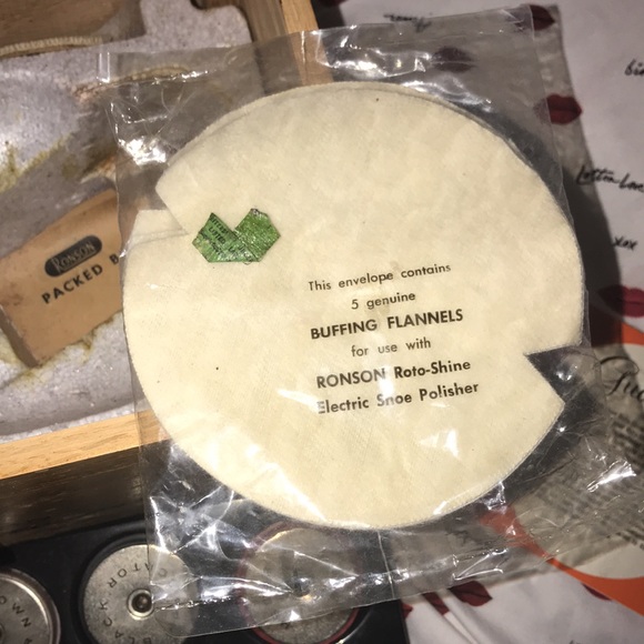 Ronson Roto-Shine Magnetic Electric shoe polisher - Picture 7 of 14